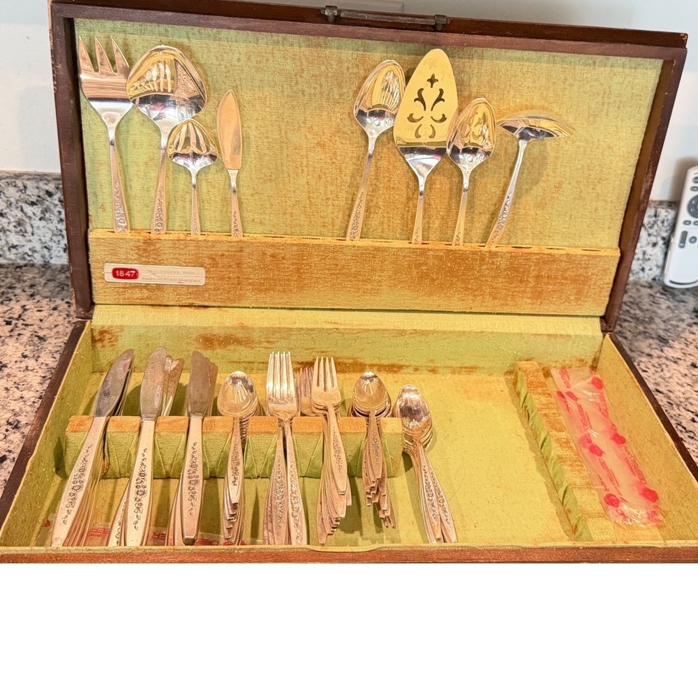 1847 Rogers Bros Silver Fashion Flatware Set International Silver Co/Chest 78 Pz - Picture 10 of 15